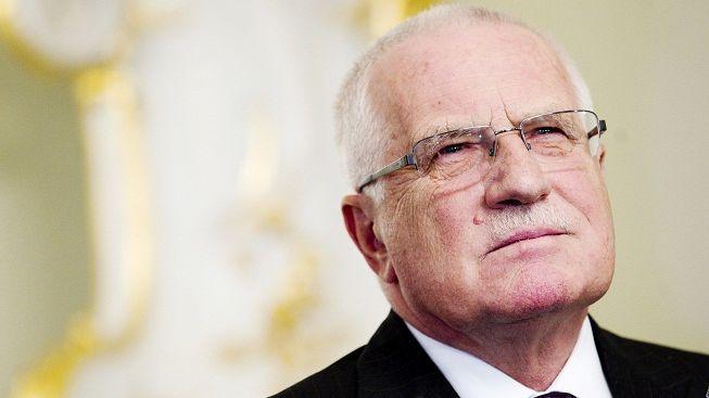 Bezdomovec měl na Klause připravené vajíčko, zasáhla ale ochranka