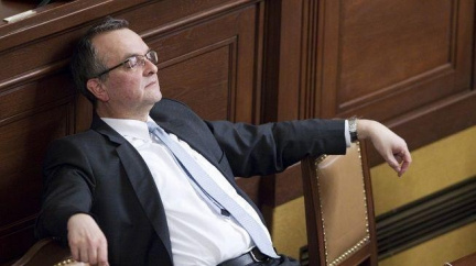 Kalousek tutlá nesrovnalosti na Ústavním soudu. Němec prý provolal 120 tisíc měsíčně