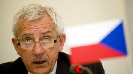 Odboráři s bábovkami a harmonikou čekali na ministra Hegera. Marně