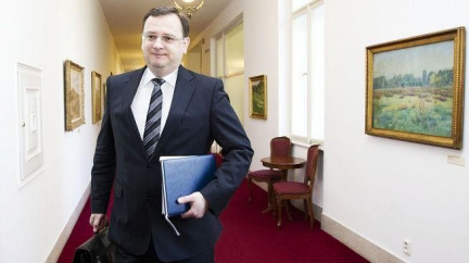 Vláda schválila plán na snížení státního deficitu