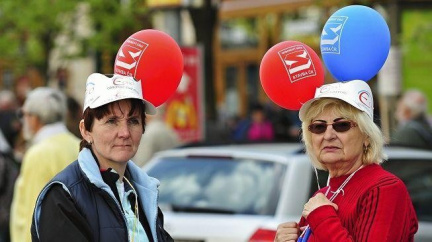 Z demonstrace se stal výlet pro penzisty: Ministři jsou krysy. Do kanálů