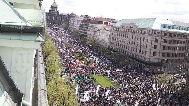 Praha dnes zažila zřejmě největší demonstraci od roku 1989