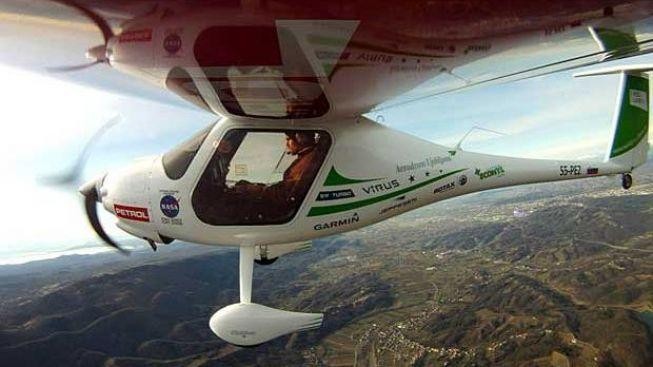 Slovinec obletěl svět v ultralehkém letadle. Bez kopilota!