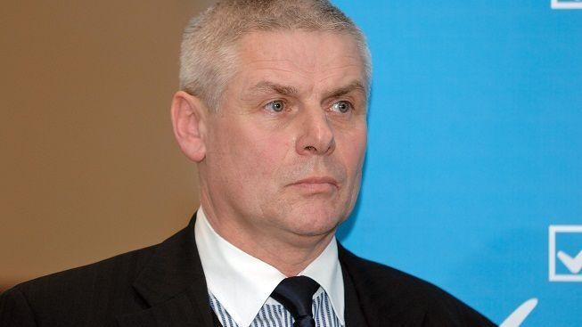 Šťovíček položil post místopředsedy VV. Chce hlasovat s vládou