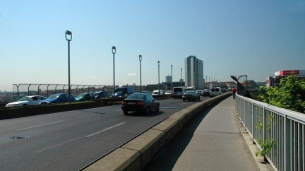 Opilá řidička se zřítila z 60metrové výšky z mostu. Přežila