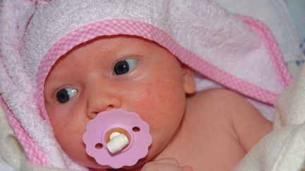 Kriminalisté obvinili muže z vraždy měsíčního kojence