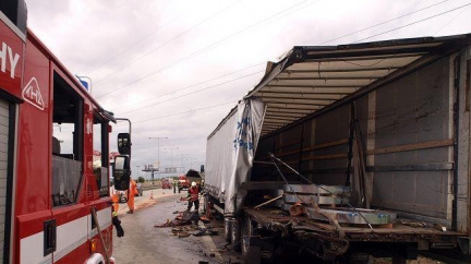 Nehoda kamionů zablokovala dálnici D2 ve směru na Brno