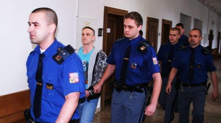 Soud řeší složitý případ vraždy seniorky v Nymburku