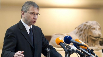 Ministerstvo práce prý příští rok ušetří přes 10 mld. korun!