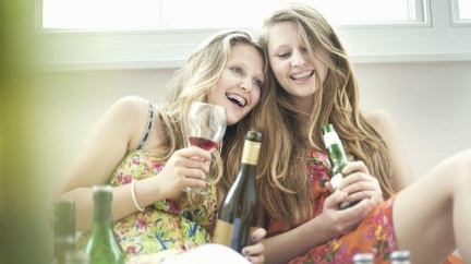 Američan slibuje pomocí infúze zatočit s kocovinou do 45 minut 