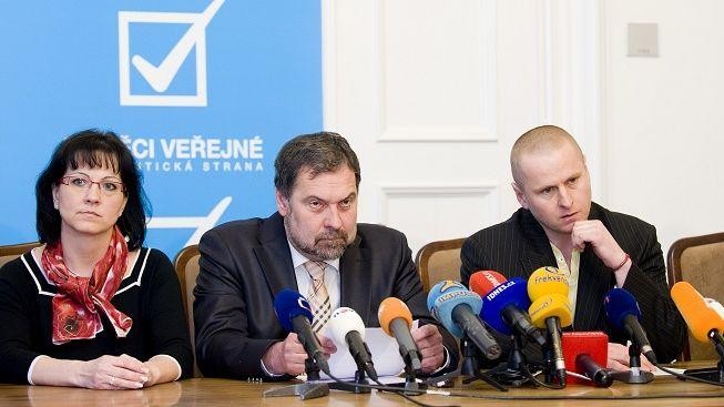 VV začaly jednat o postoji k zásadnímu zasedání koalice k vládě