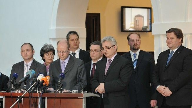 Těšíme se na vítězství a rudých se neštítíme. Předáci ČSSD k budoucnosti