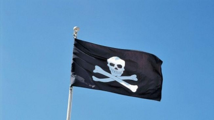 Piráti zajali nákladní loď s 28 pasažéry