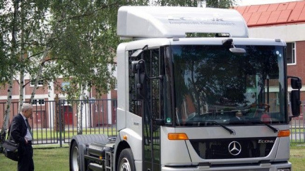 Na dálnici v Rakousku hořel český tahač, řidič zmizel