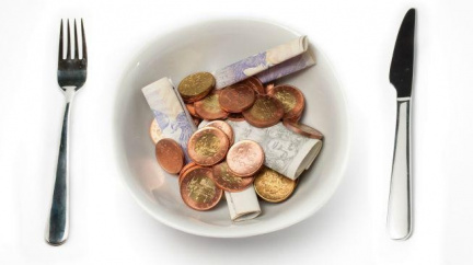 Vystrašení Češi šetří a škudlí. Ekonomové to rádi vidí