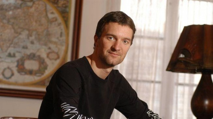 Stíhaného podnikatele Pitra převezla eskorta ze Švýcarska do Čech