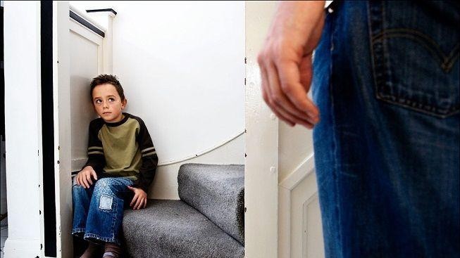 Vedoucí skauta zneužívali třináctiletého hocha. Hrozí jim deset let vězení