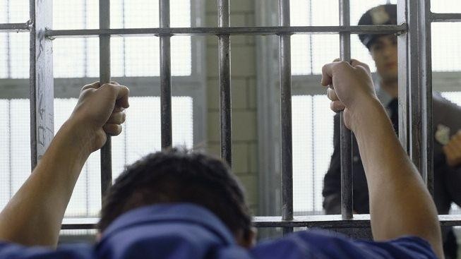 Zaměstnanci věznice pašovali vězňům drogy!