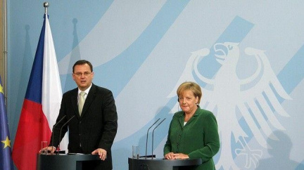 Merkelovou bude v Praze provázet asi 200 policistů