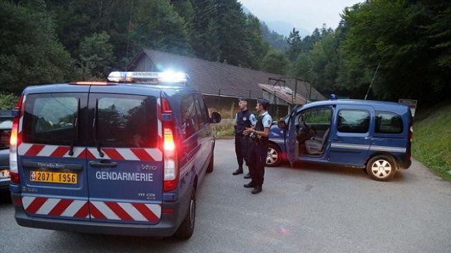 Hrůza ve Francii: Děvčátko (4) leželo pod těly zavražděných rodičů