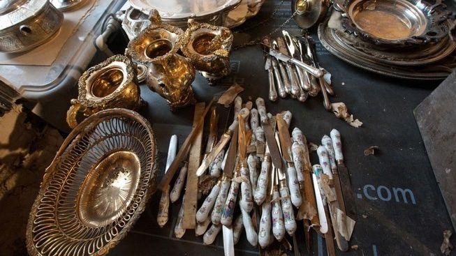 V Petrohradu objevili v tajné skrýši poklad ve 40 pytlích