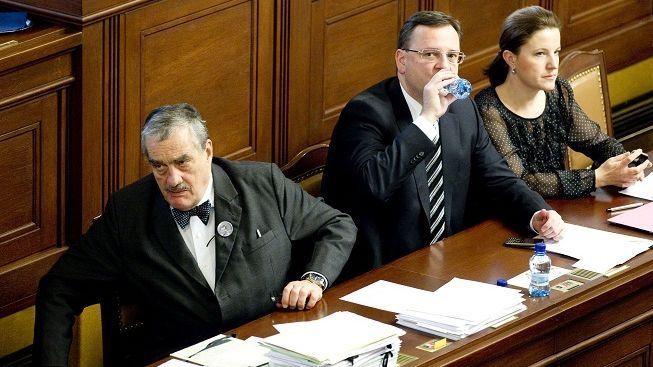 Schwarzenberg: Doporučuju Nečasovi, aby se stáhl do kláštera a kál se