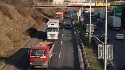 Praha chce od léta vyhnat kamionovou dopravu z města