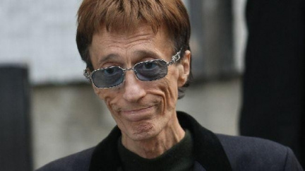 Nemocný zpěvák ze slavných Bee Gees má za sebou další operaci tlustého střeva