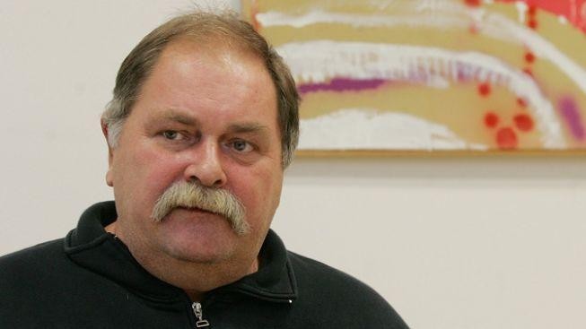 Starosta, který zadlužil svou vesnici o 21 milionů, je před soudem