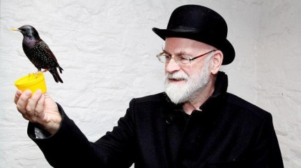 Horácké divadlo uvedlo v premiéře Pratchettovy Soudné sestry