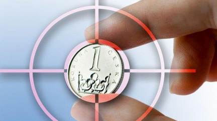 Koruna obhájila svou pozici vůči dolaru a euru. Dorovnala ztráty a polepšila si