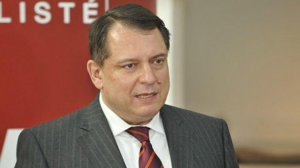 Paroubek chce v prezidentských volbách podpořit Zemana