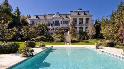 Sídlo, kde zemřel Michael Jackson, je k prodeji za půl miliardy