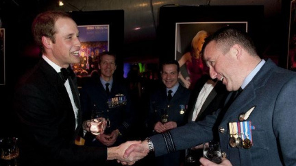 Princ William se vrátil do Británie. Argentina odsoudila jeho misi na Falklandách