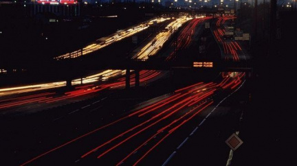Tři dívky se procházely po dálnici. Přejelo je několik aut