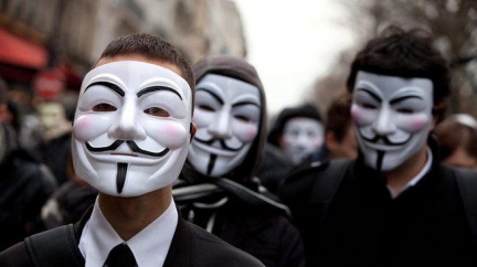 Aktivisté Anonymous zveřejnili databázi uživatelů společnosti Apple