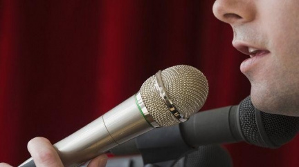 Hlubší hlas je pro volební kandidáty výhodou