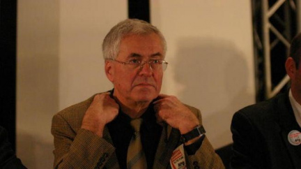 Místopředseda krajně pravicové strany zaměstnával neonacistického vraha