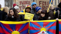 200 lidí dnes v Praze demonstrovalo proti čínskému postupu v Tibetu