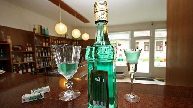 Za nejlepším alkoholem do Česka: Absint a Becherovka