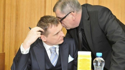 Soud s Bártou a Škárkou pokračuje: Vyslýchán je Jankovský