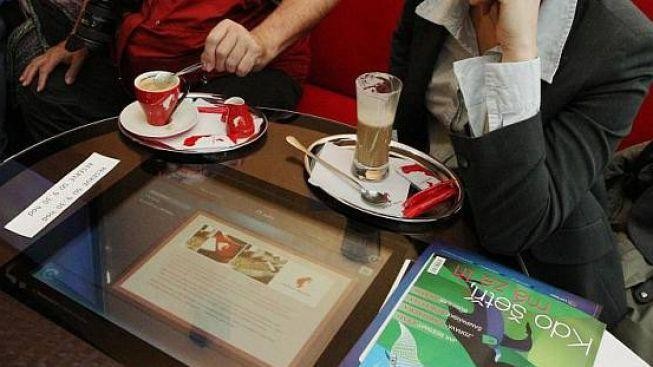 Chcete kávu? Stačí se dotknout stolu