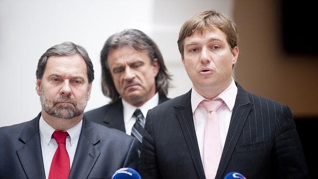 Babák (VV) podal stížnost na Němcovou (ODS). Žádá o odklad restitucí