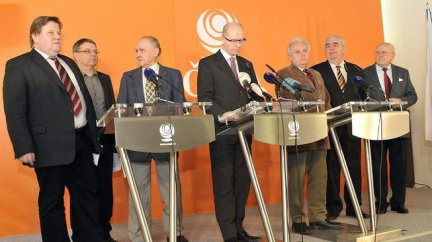 Organizace důchodců protestují proti škrtům v penzích