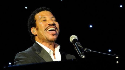 Lionel Richie oblékl stetson. Do Prahy přijede s albem country písní