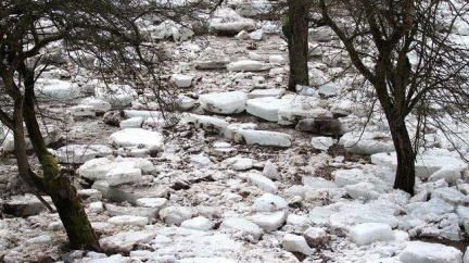 Ledové kry téměř rozmačkaly dva mladíky