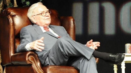 Kdybych mohl, skoupil bych miliony rodinných domů, říká miliardář Buffet