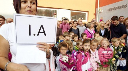 1,2 milionů dětí dnes usedlo do lavic. Začala škola
