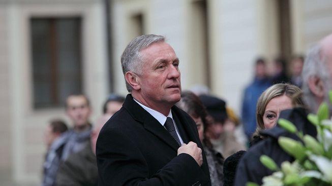 Topolánek už není zticha: Nečas jen rozděluje trafiky, Okamura je zlo