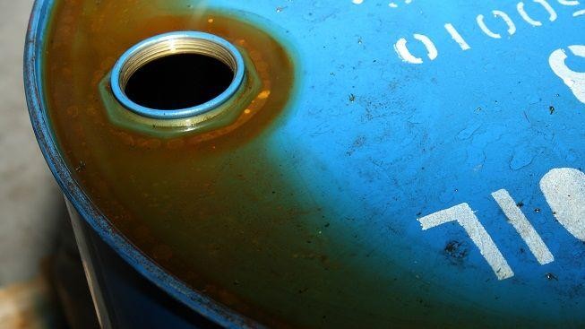 Ceny ropy kvůli Íránu zrychlily růst, 125 dolarů za barel